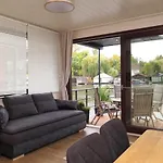 Houseboat Rosie *
