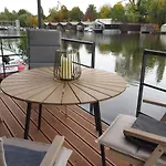 Houseboat Rosie Botel Praha