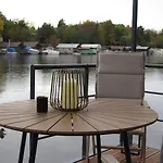 Houseboat Rosie * Praha