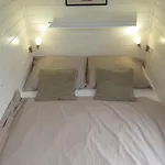 Botel Houseboat Rosie