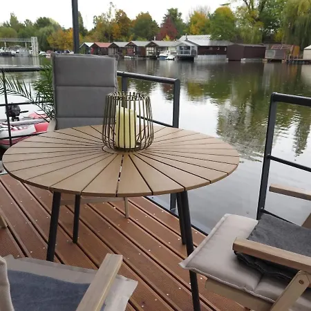 Houseboat Rosie Botel Praga