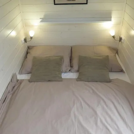 Botel Houseboat Rosie