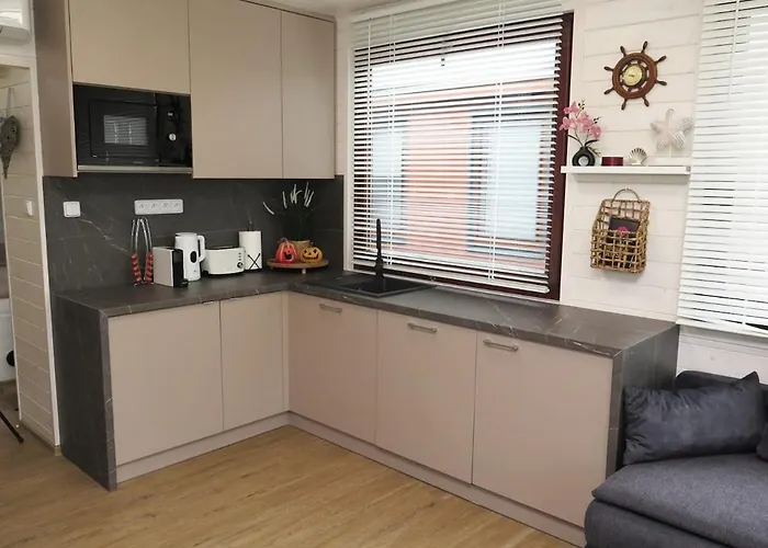 Houseboat Rosie Prag