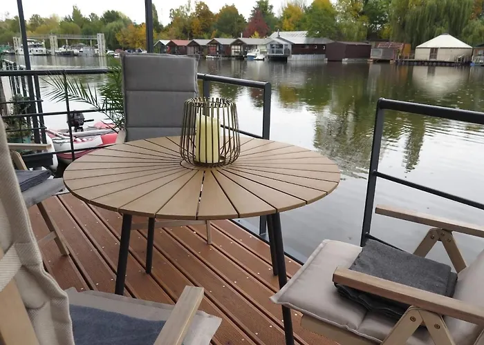 Houseboat Rosie Båthotell Prag