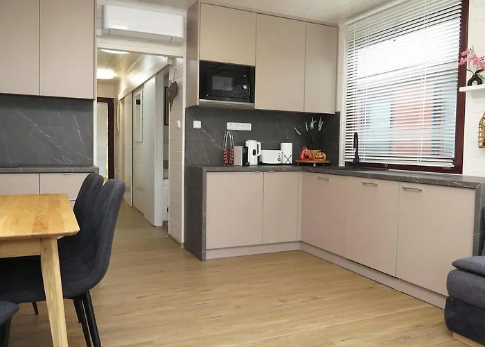 Houseboat Rosie