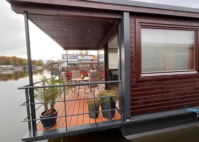 Houseboat Rosie Ботель